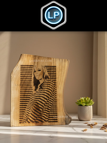 حکاکی عکس قدی روی چوب ابعاد 3040